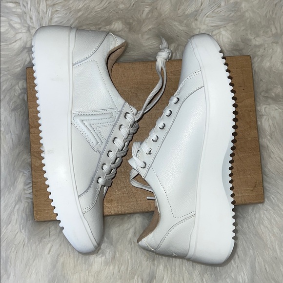 Vionic Kearny Platform Leather Lace-up Sneaker - Picture 3 of 8